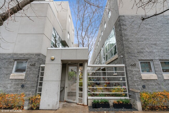 Building Photo - 663 N Sangamon St