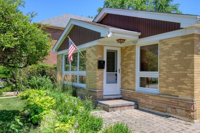 Building Photo - 3929 Hampton Ave