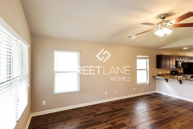 Building Photo - FIRST FULL MONTH RENT FREE!