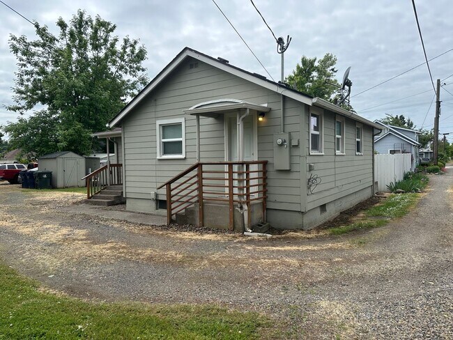Foto del edificio - Updated 2 bed 1 bath house in Springfield!