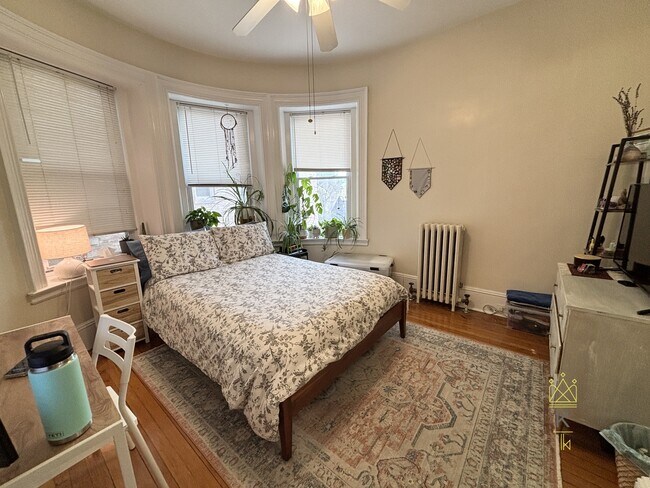 Building Photo - 1477 Beacon St