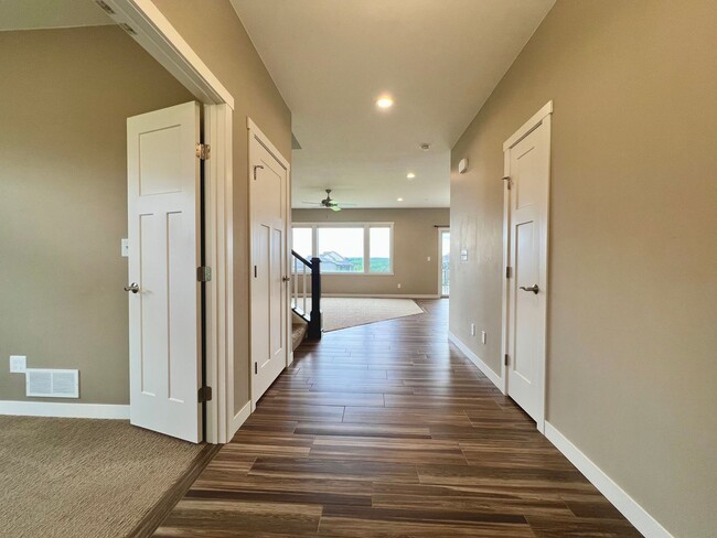 Building Photo - Beautiful 5-bed, 3.5-bath Single Family Home!