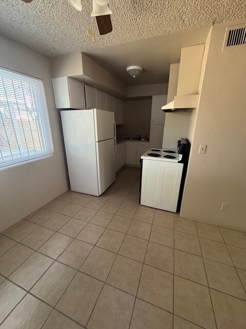 2805 Kitchen area - 2805 N Craycroft Rd
