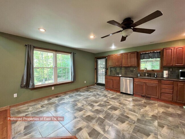 Foto del edificio - 709 Browns Mountain Rd