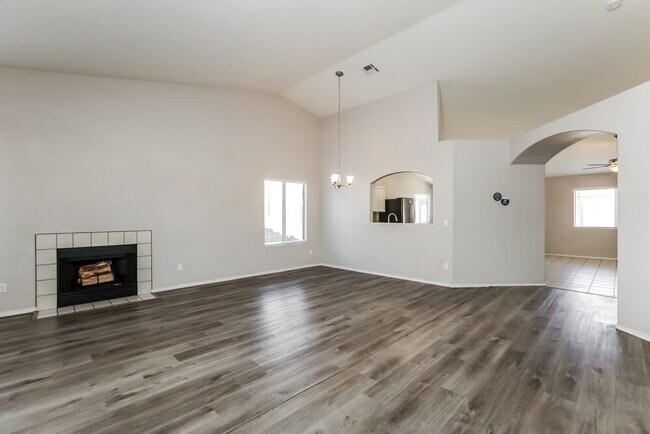 Foto del edificio - 5307 N 79th Dr