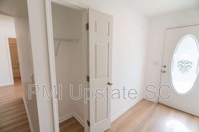 Foto del edificio - 432 Longspur Ct