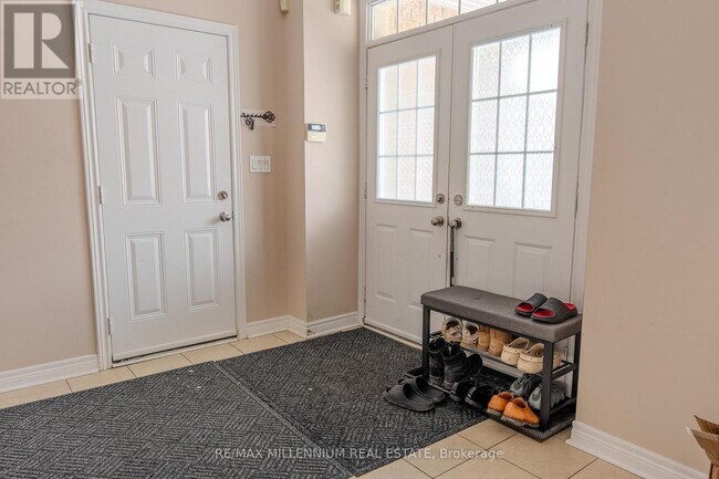 Photo du bâtiment - 87 Warbler Ave