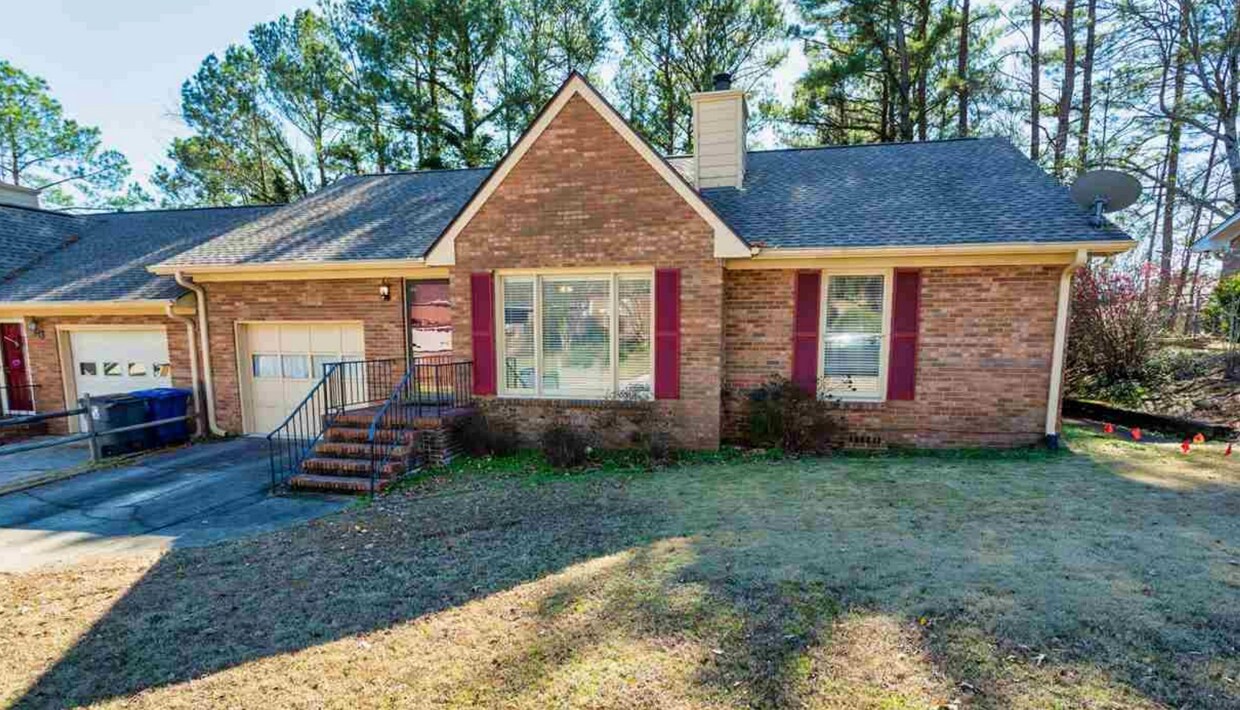 3407 Woodcrest Dr, Vestavia Hills, AL 35216 Townhome Rentals in