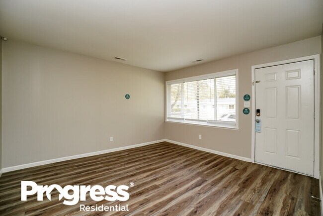 Building Photo - 1670 Dundee Pl