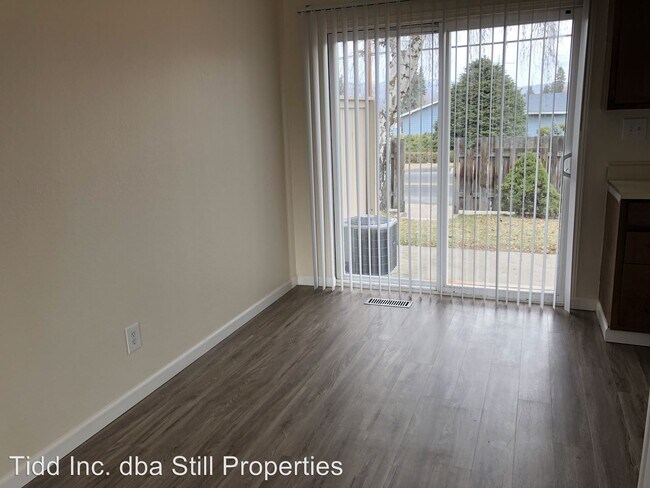 Foto del edificio - 1450 N Baker Ave