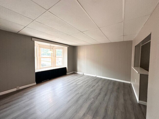 Building Photo - 627 N Hartley St