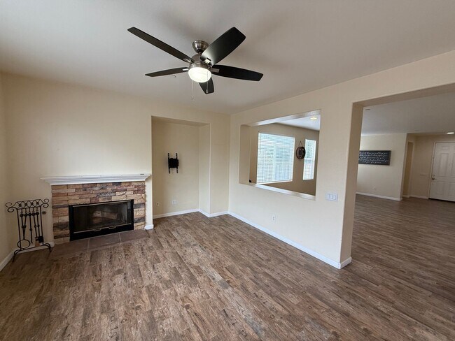 Foto del edificio - Large North Oxnard Home for Rent