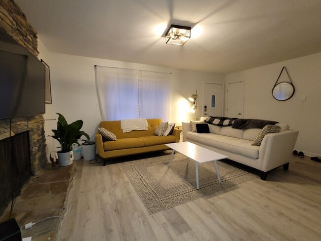 Photo - 4 Bed/2 Bath w/ Huge Basement Minutes from... House