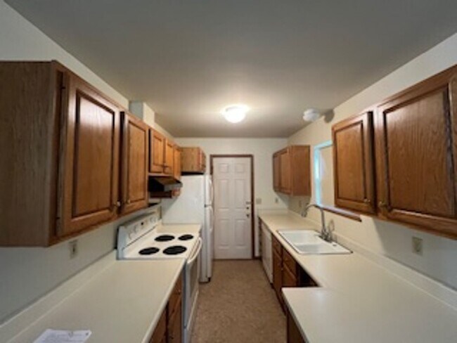Building Photo - 1574-1576 Crescent Dr.