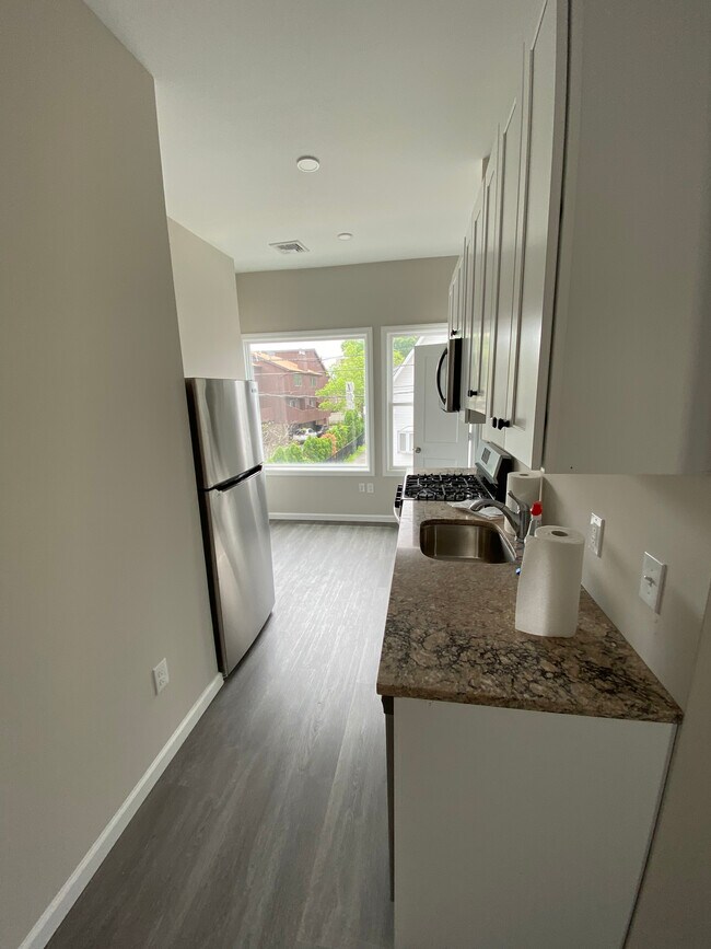 Kitchen - 187 Washington Ave
