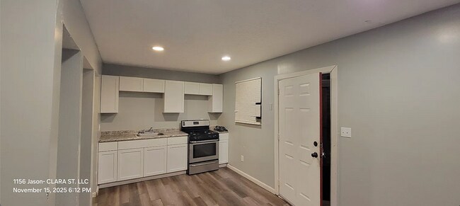 Foto del edificio - 1156 Jason Ave