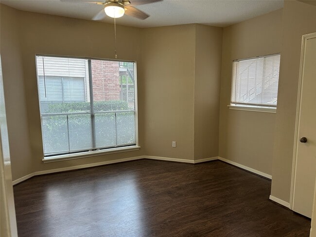 Building Photo - 10161 Oakberry St