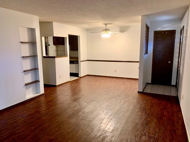 Building Photo - 583 S 72nd Ave