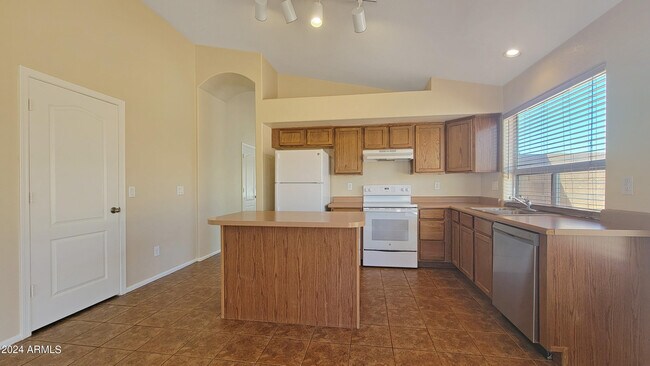 Foto del edificio - 5325 N 124th Ave