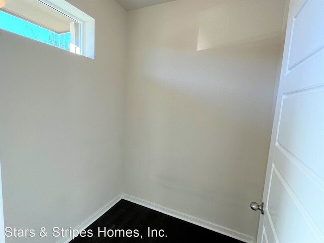 Building Photo - 3 br, 3 bath House - 558 E. Hinsdale Avenue