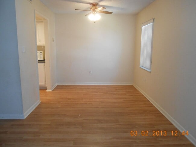 Building Photo - 2/2 condo Downtown Leesburg