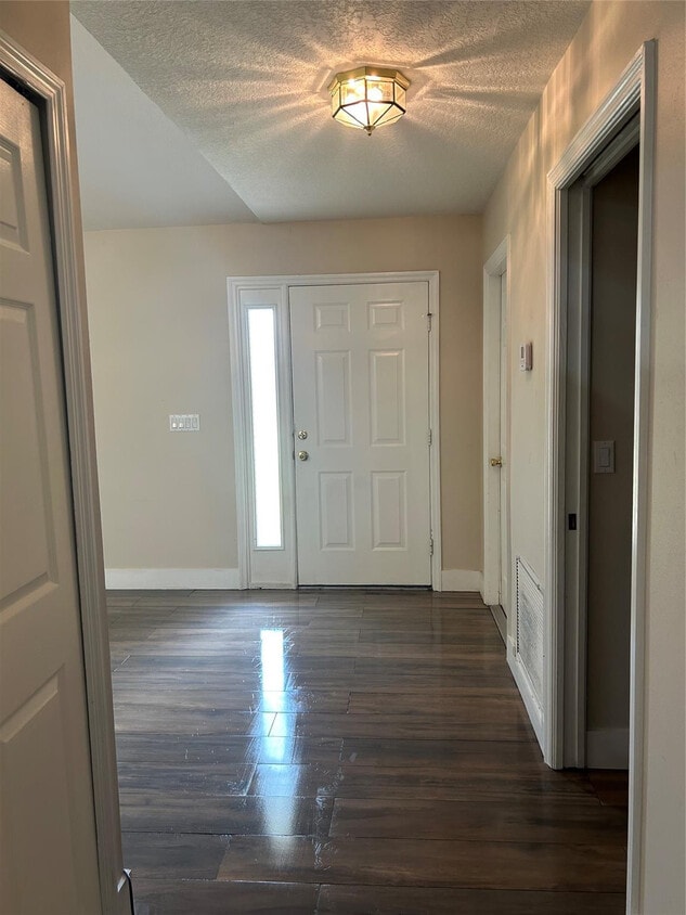 Foto principal - 214 Eldron Blvd NE