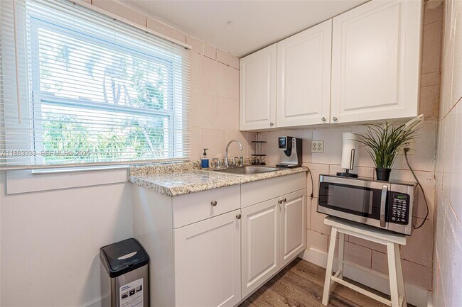 Foto del edificio - 528 SW 21st Ave