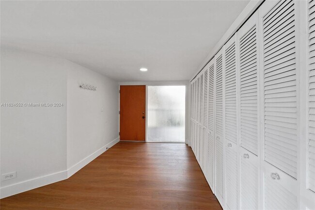 Building Photo - 6701 SW 116th Ct