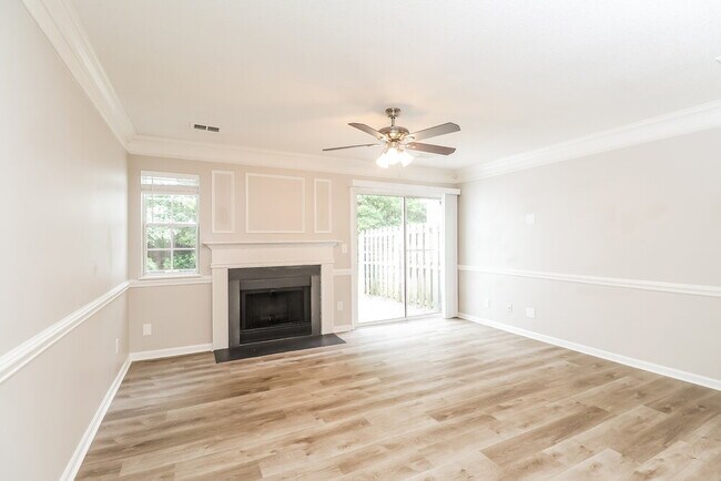 Foto del edificio - 3204 Summercroft Ln