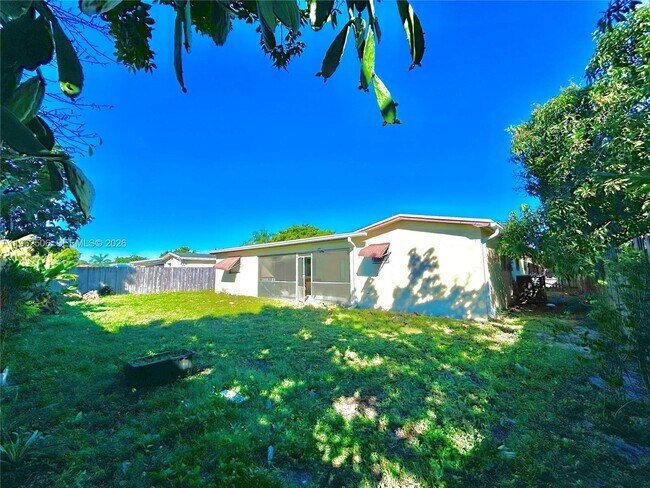 Foto del edificio - 6624 NW 2nd St