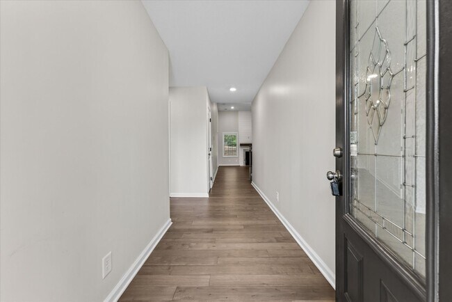 Foto del edificio - Like New Three Bedroom with Bonus!