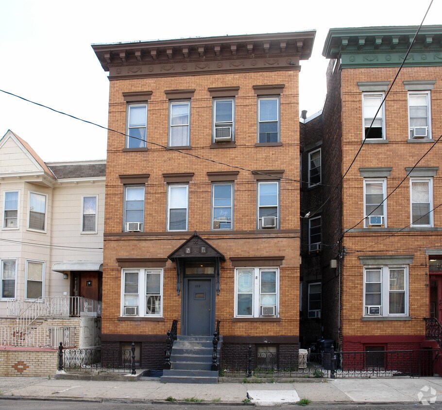 Building Photo - 329 57th St