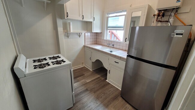 Kitchen - 1521 Monterey Blvd