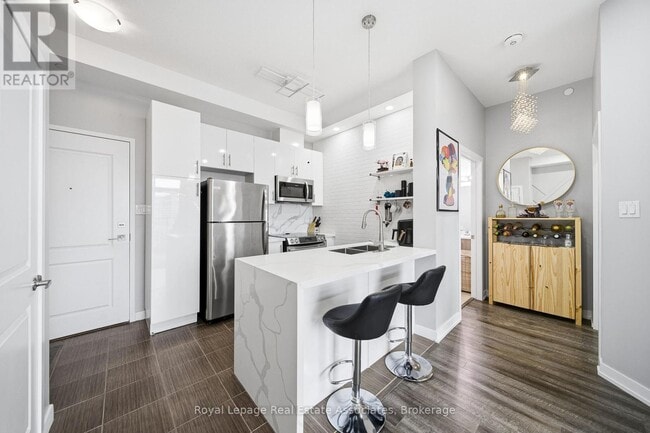 Building Photo - 125 Shoreview Pl