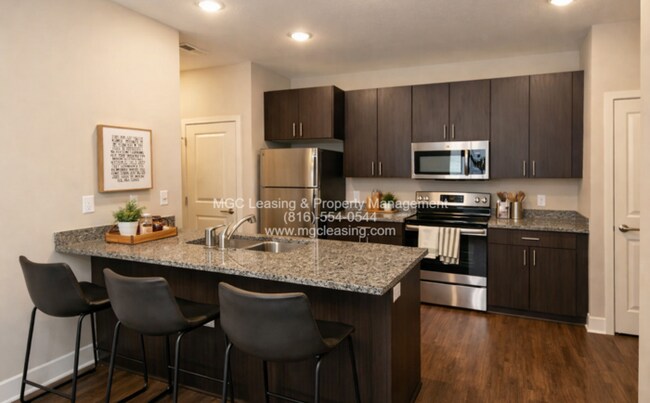 Building Photo - 1 Bedroom Luxury Apartment in the Northland of KCMO