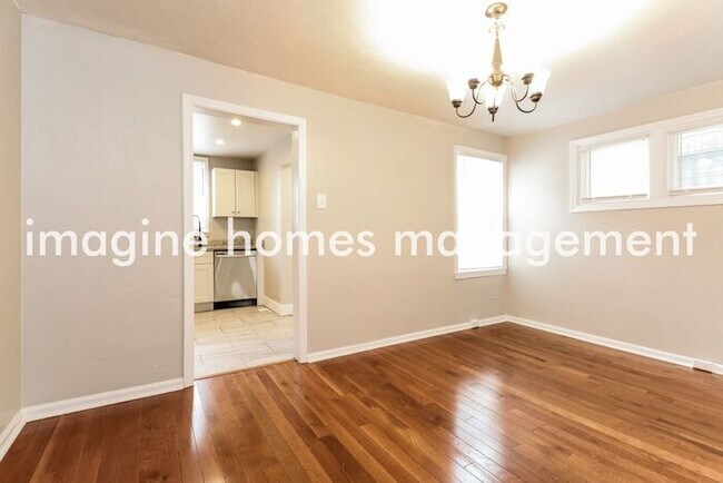 Building Photo - Lovely 3 Bed 2 Bath Home in Morningside!