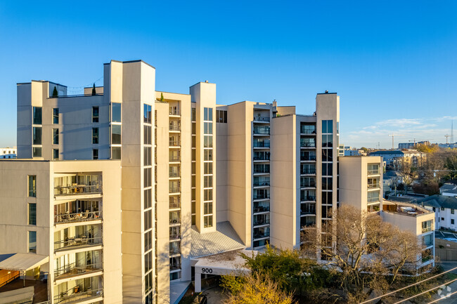 Building Photo - University Square Condominiums