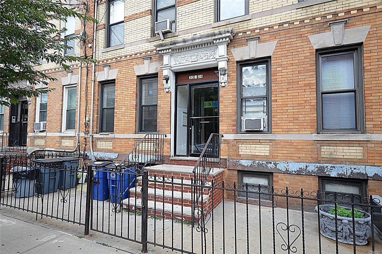 Primary Photo - 30-08-30-45 45th St