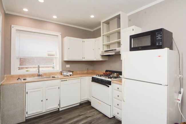 Building Photo - 5516 N Kenmore Ave