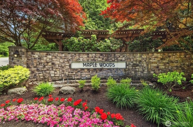 Building Photo - Beautiful Maple Ridge Highlands Home in Ma...