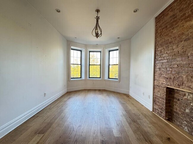 Foto del edificio - 7 bedroom in BROOKLYN NY 11213