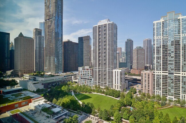 Building Photo - 400 E Randolph St