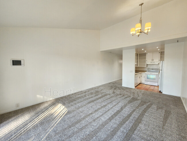 Building Photo - 1801 Diamond St