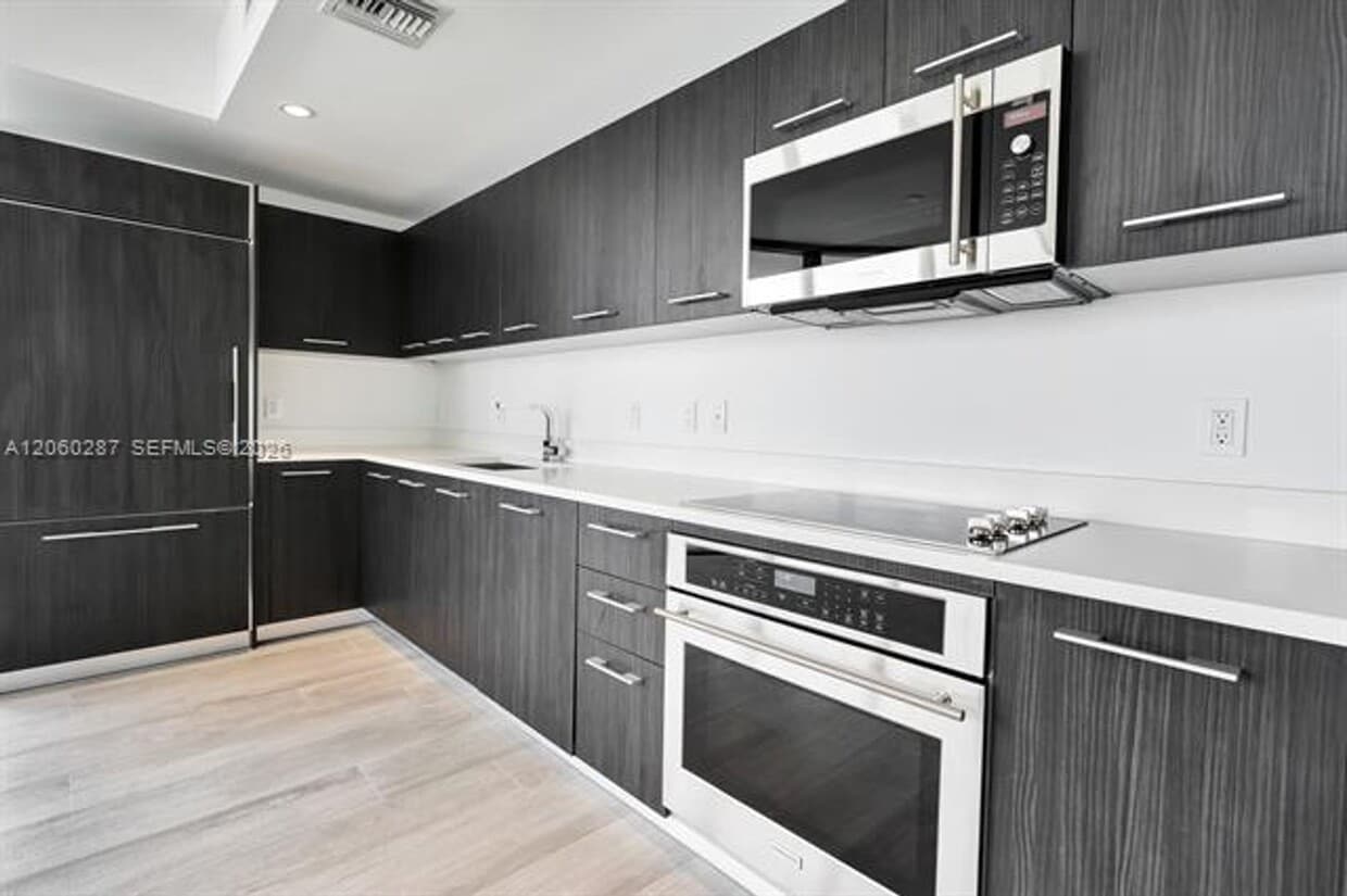 Photo - 45 SW 9th St cu-1806