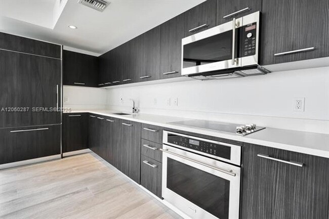 Photo - 45 SW 9th St cu-1806 Apartment