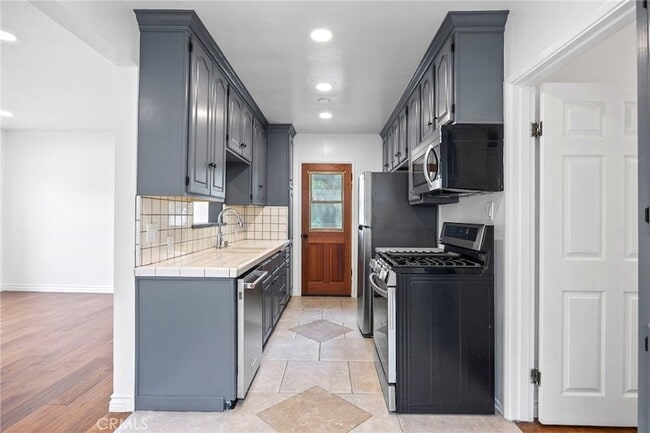 Building Photo - 5183 Inglewood Blvd