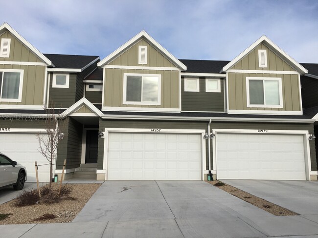 Building Photo - 14937 S Messi St