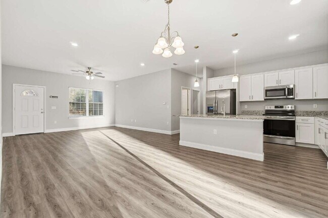 Building Photo - Nearly New 4BR Home Available Now in SW Ocala