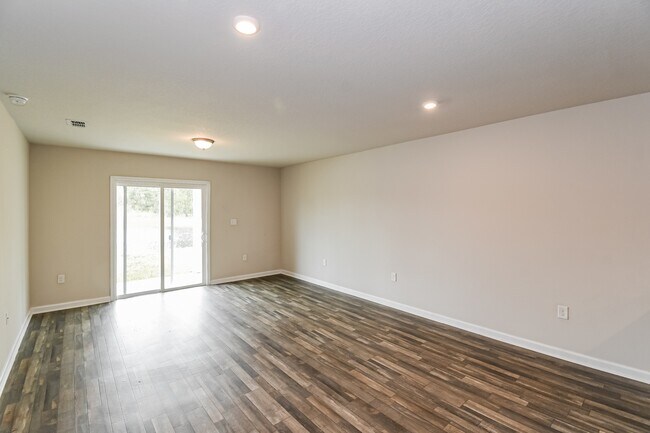 Foto del edificio - 45327 Red Brick Dr