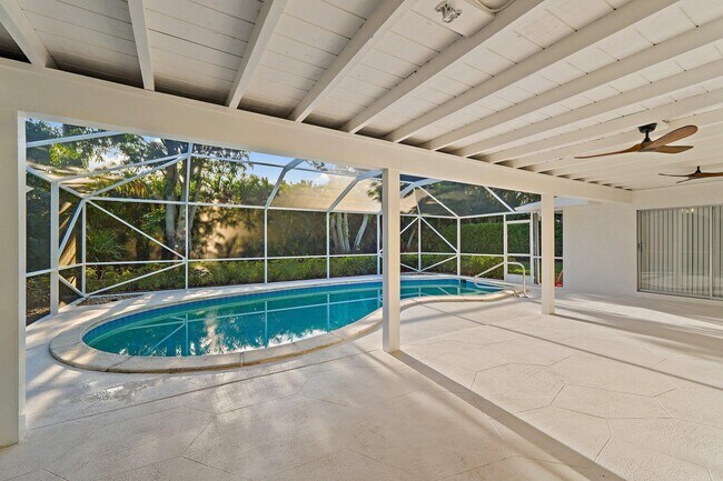 Foto del edificio - 18799 Rio Vista Dr